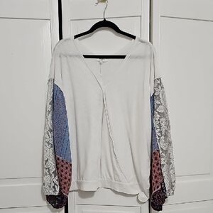 Umgee White and Blue Asymmetrical Long Sleeve Blouse